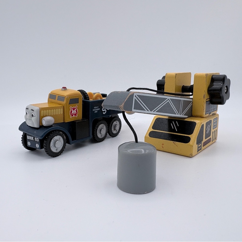 Thomas and Friends Wooden Railway Tow Truck (Butch) and a Wooden Crane Accessory